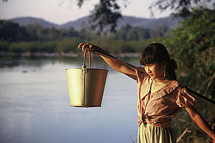 In Developing countries there are more than 50 kinds of diseases caused by a lack of safe and ...
© Elizabeth KEMF/WWF
© Elizabeth KEMF/WWF